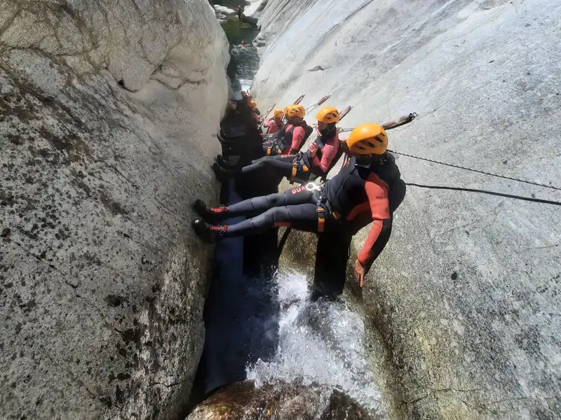 Canyoning dans le Chassezac en Ardèche, parcours intermédiaire