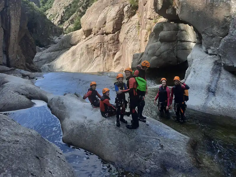 Canyoning dans le Chassezac en Ardèche, parcours intermédiaire