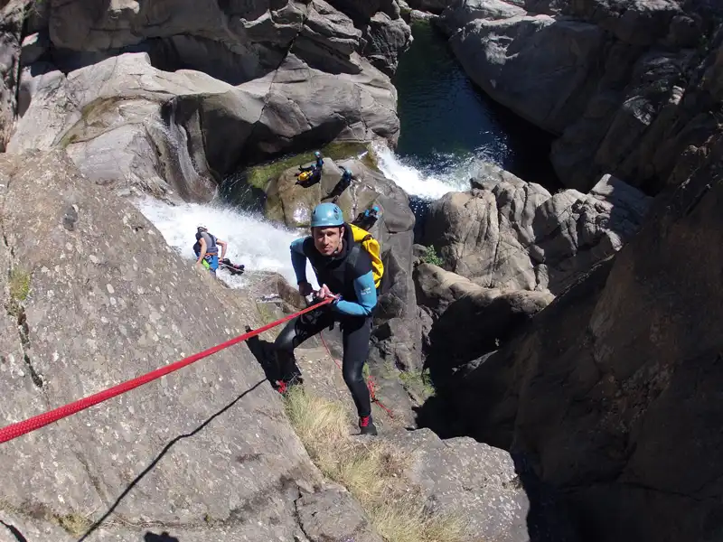 Canyoning dans le Chassezac en Ardèche, parcours intermédiaire